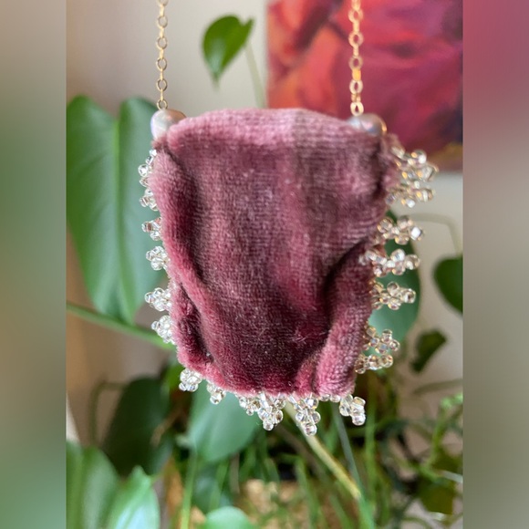 Stunning Velvet Amulet/Pendant Bag Necklace With Delicate Beadwork - OOAK - Picture 11 of 12